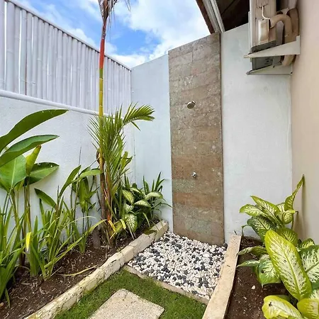 Cosy And Cheerful 2 Bedroom Villa 5Mins To Finns Canggu  Exterior photo